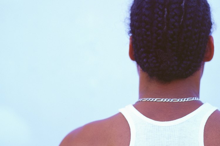 Hombres y mujeres gustan de las trenzas cosidas.