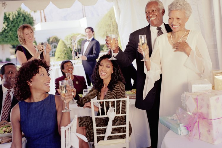 Puedes construir tu propia carpa para una boda o cumpleaños.