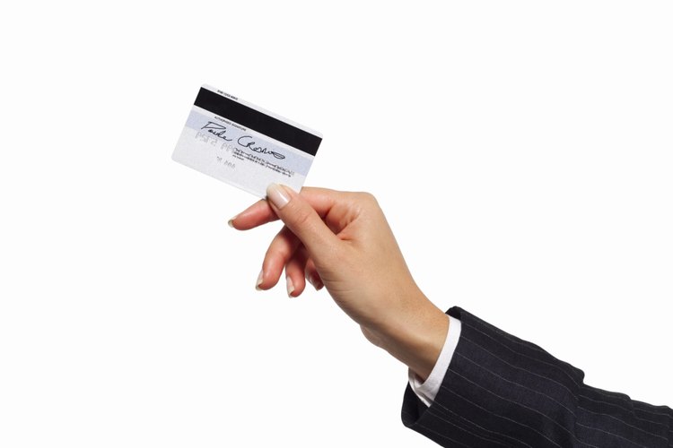 Utilizar tu tarjeta de regalo Visa es tan fácil como utilizar cualquier tarjeta de crédito en tu billetera.