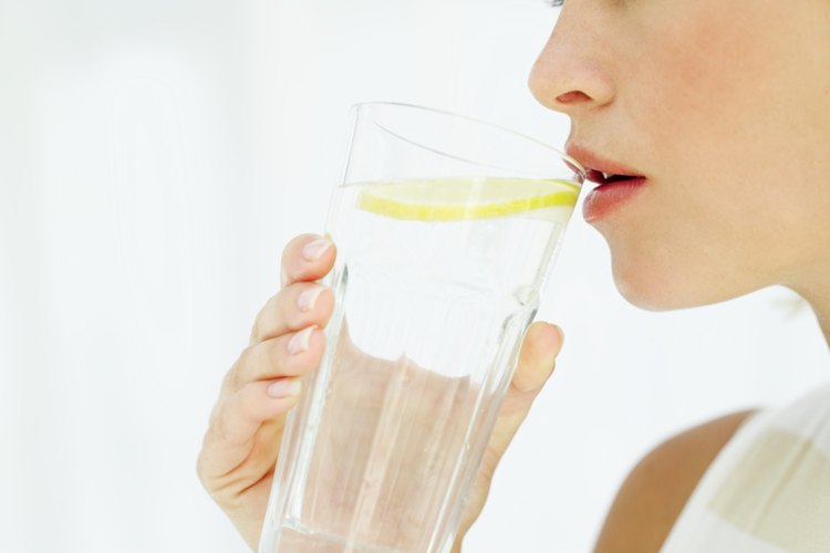 El agua mantiene a tu hijo hidratado.