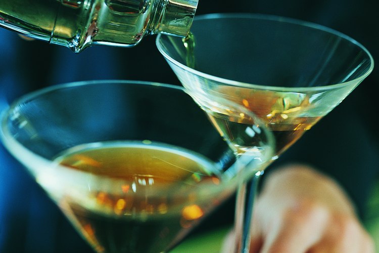 El brandy se destila de pulpa, pieles y jugo de fruta.