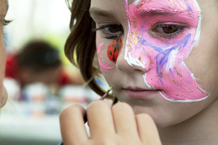 La pintura facial siempre es popular.