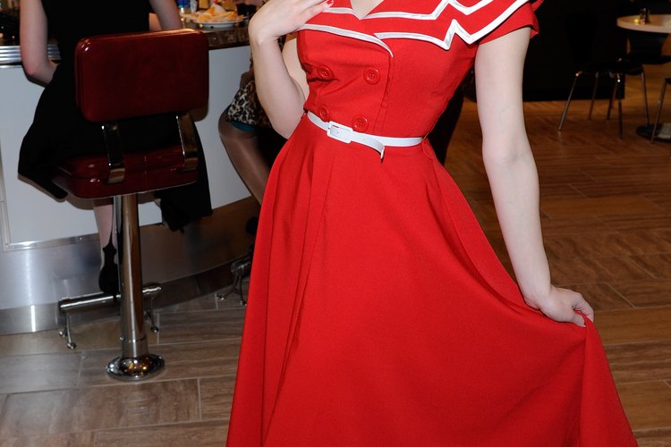 El vestido de Holly Madison es perfecto para la pista de baile.