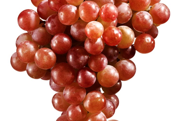Muchas frutas y verduras contienen resveratrol.