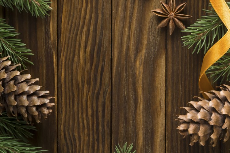 Agrega cinta para decorar tu árbol de Navidad.