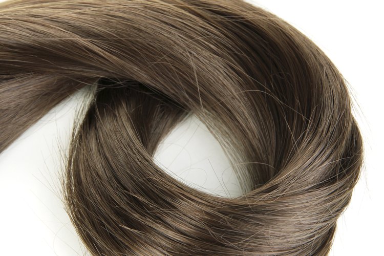 Los reflejos requieren menos retoques de raíces que el tinte en todo el cabello.