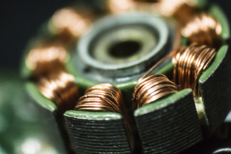 Aprende a cambiar el sentido de giro de un motor eléctrico.