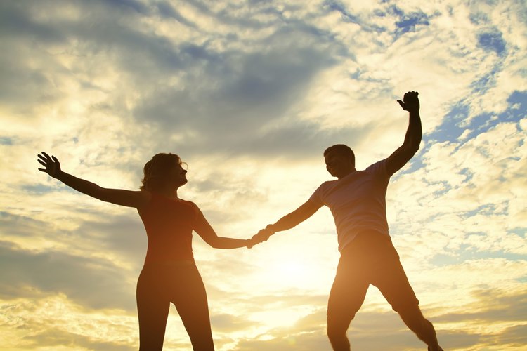 El amor generalmente surge entre los opuestos. Cuando no es amor, es amistad.