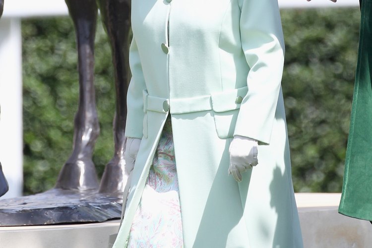Los monarcas constitucionales, como la Reina Elizabeth del Reino Unido, deben tener responsabilidad pública por sus políticas.