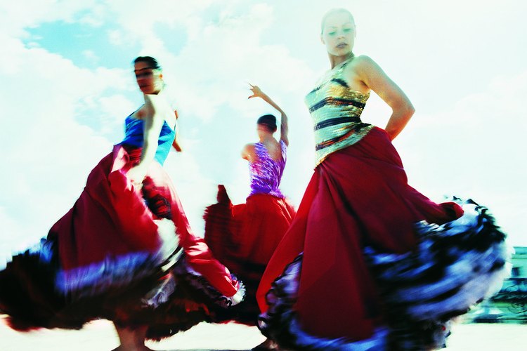 La vestimenta de la cueca cambia de color de acuerdo a su región.