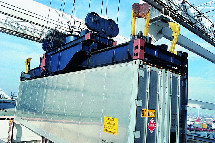 El dólar estadounidense sería más fuerte si la balanza comercial no se inclinara tanto hacia las importaciones.