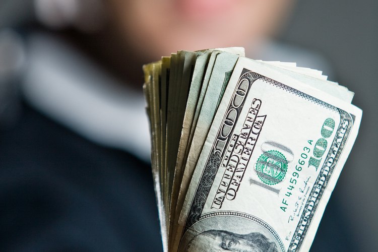 El empleo es un factor económico que influye en el área de las finanzas.