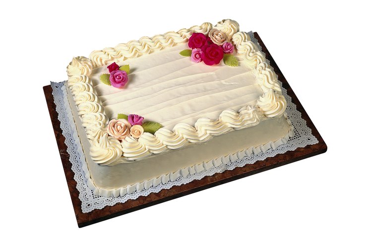 Considera algunos factores antes de decidir el tamaño de tu pastel de bandeja de hornear.
