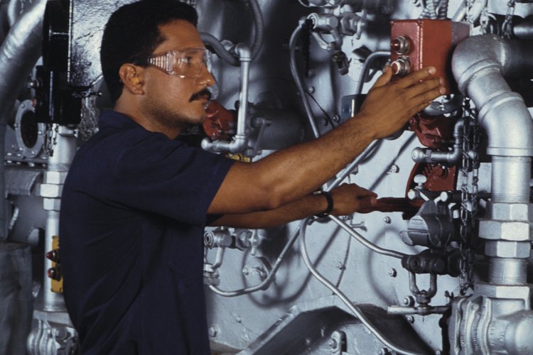 El aceite se utiliza en un sistema de refrigeración para lubricar el compresor y mantener la refrigeración de la unidad funcionando sin problemas.
