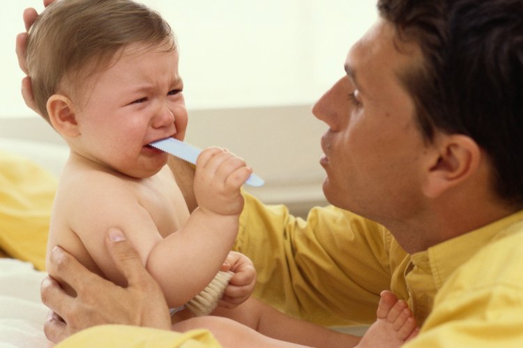 Los bebés que están endenteciendo pueden llorar más de lo habitual.