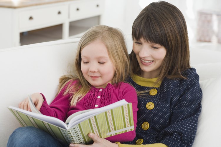 El primer paso para enseñarle a leer a tu hijo es leyéndole.