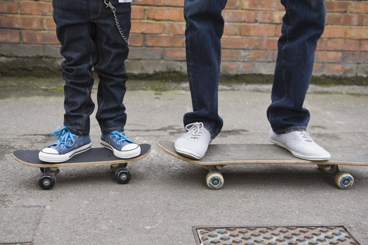 El calzado Vans regularmente se amarra recto con un nudo escondido.