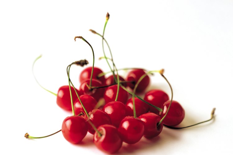 Usa las cerezas para conservas, pasteles o comerlas directamente.