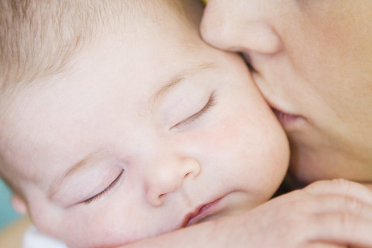 Las mujeres que son madres sustitutas tradicionales están relacionadas con el bebé.