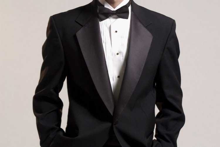 Usa un esmoquin en una boda de etiqueta.