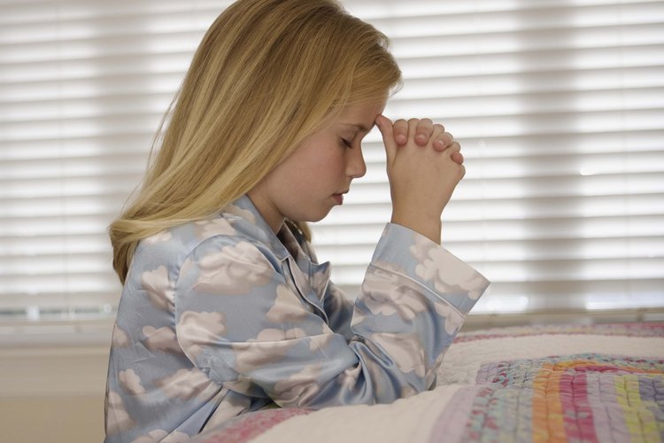 Las oraciones simples de Acción de Gracias de los niños transmiten fe y confianza en un Dios amoroso.