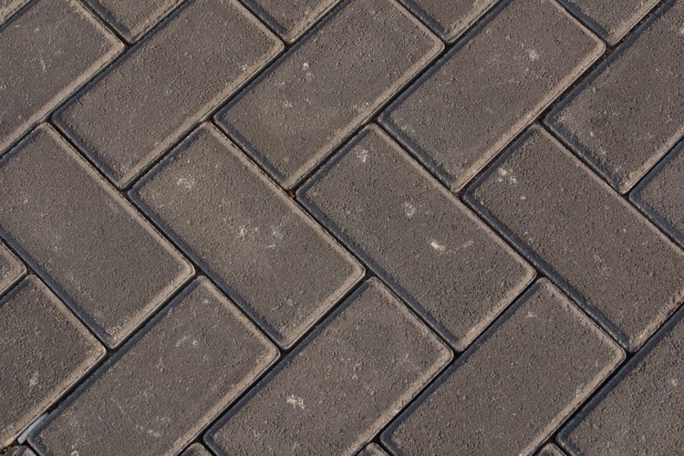Suelo de adoquines en zigzag.