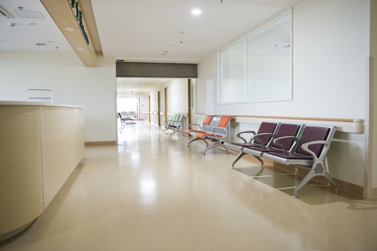 Sigue los siguientes pasos para acelerar el proceso de buscar a alguien en un hospital.
