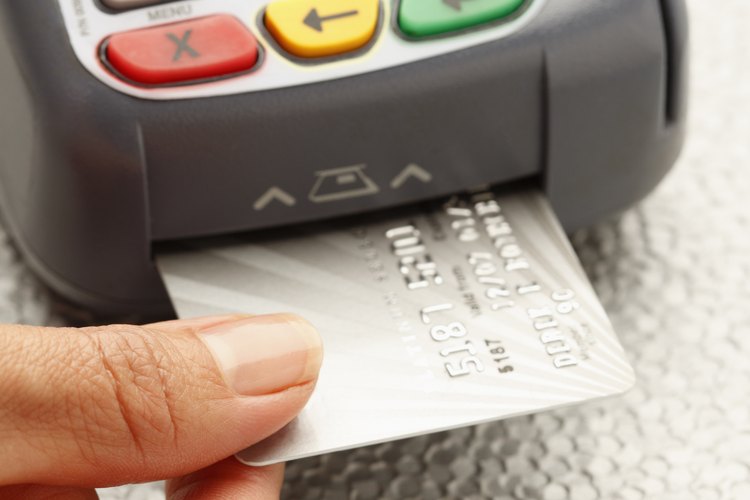 Las tarjetas de crédito prepagas tienen el logotipo de Visa o MasterCard igual que una tarjeta de crédito regular.