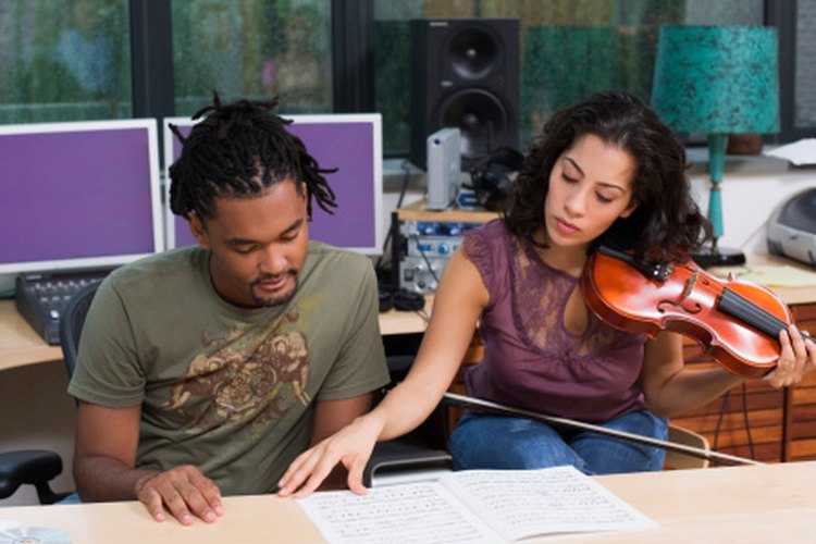 Conoce los instrumentos de tu partitura y obtén consejos de ejecutantes cuando lo requieras.
