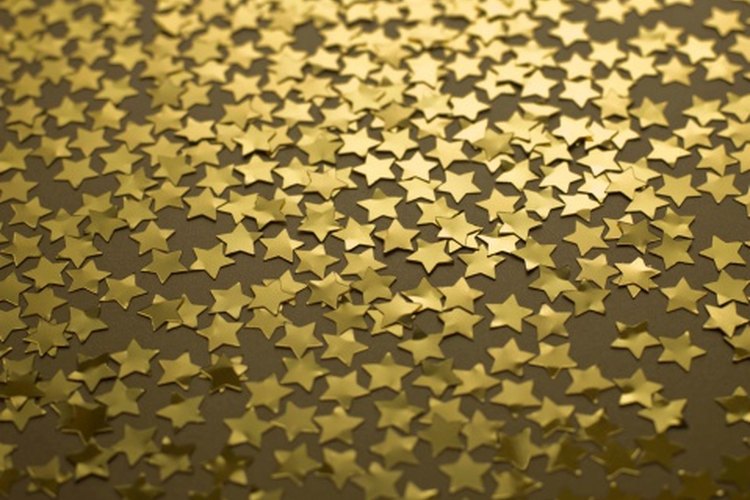 El confeti en forma de estrella de cualquier color es perfecto para una fiesta al estilo Hollywood.
