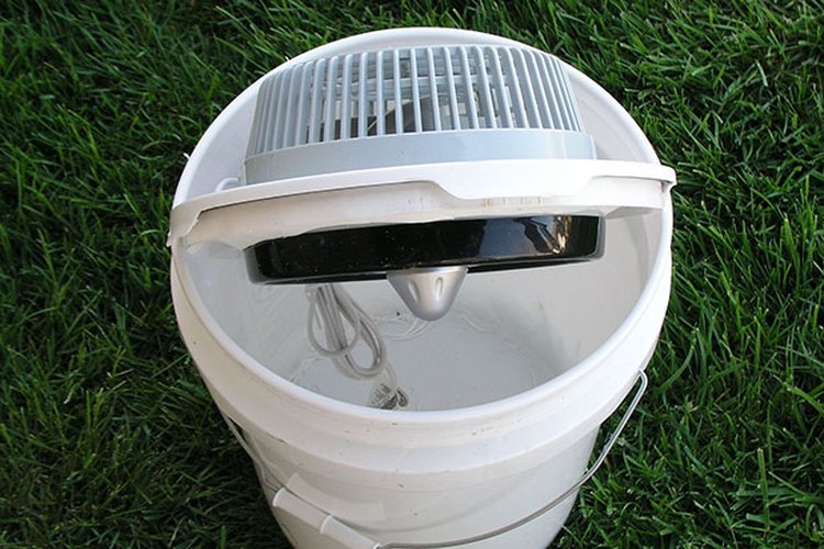 El ventilador instalado en la tapa.