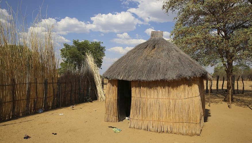 Africans arrange their huts in different formations.
