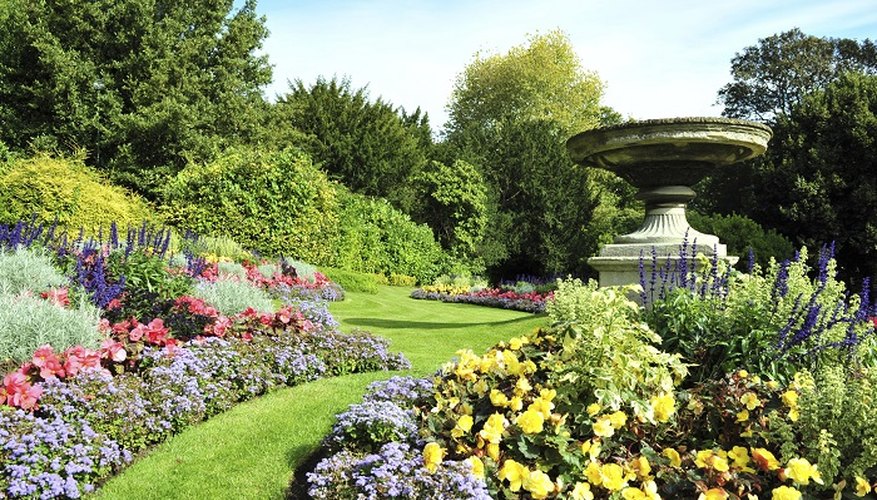When planned correctly, garden borders can be narrow or wide.