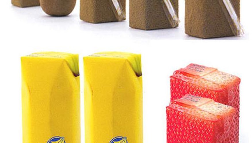 Naoto Fukasawa recreó las cáscaras de las frutas para hacer envoltorios para jugos.