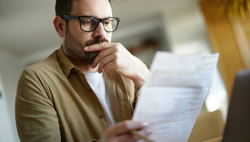 ¿Puedo abrir una cuenta bancaria si le debo dinero a otro banco?