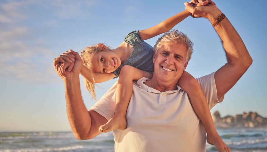 Los abuelos que cuidan a sus nietos pueden tener algunos beneficios fiscales.