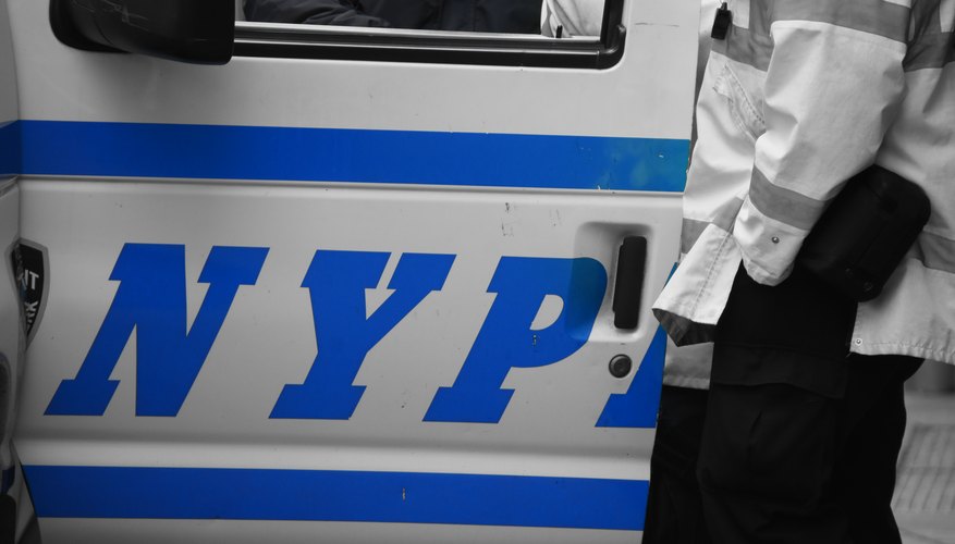 El comisionado de la policía de Nueva York supervisa todas las actividades del departamento.