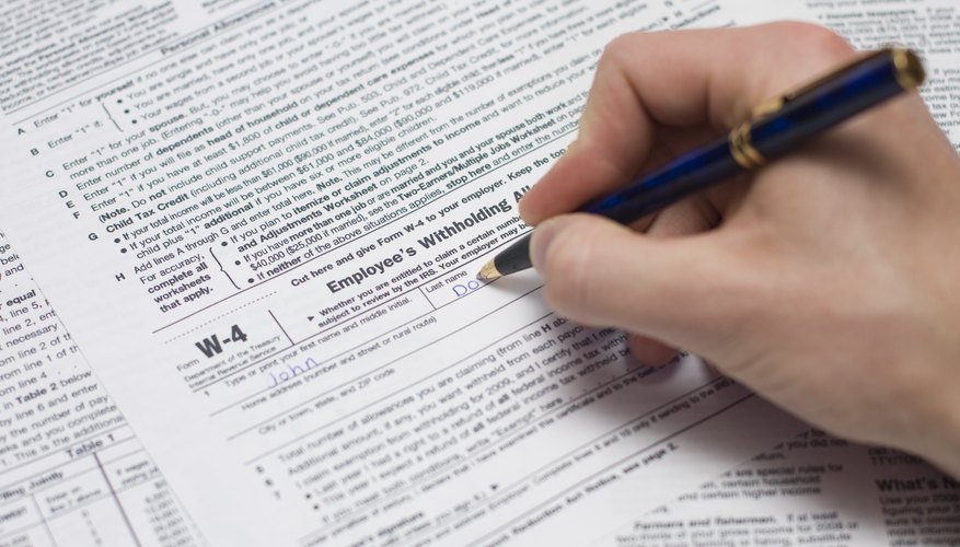 El formulario W-4 le permite a tu empleador retener el impuesto sobre la renta correcto de tu salario.