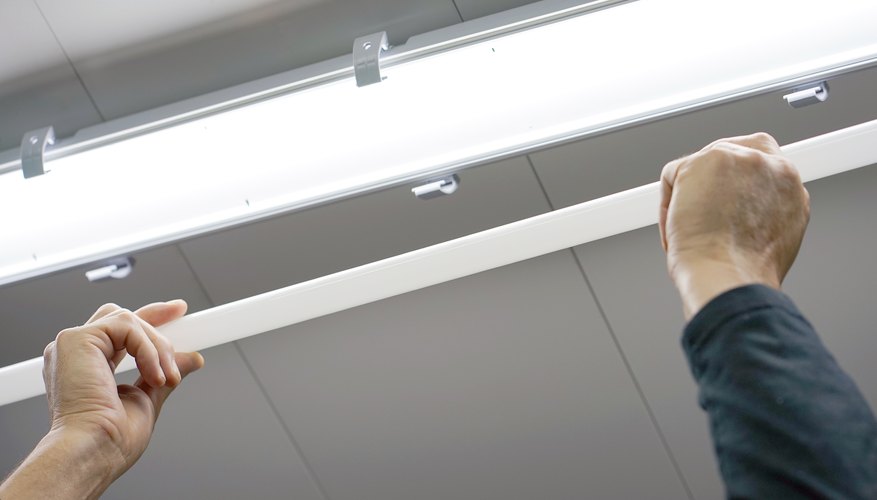 How Does The Condenser In A Fluorescent Lamp Work