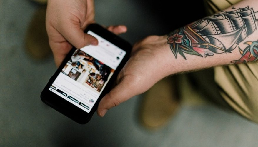 Person holding black iphone 4.jpg