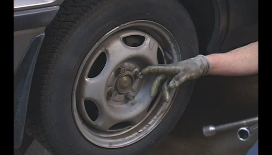 How to Remove a Wheel From a Car