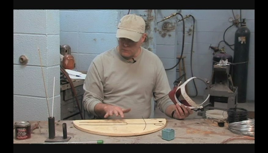 Forming Wire Sculpture Figures
