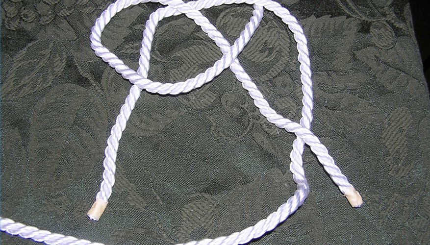 Left hand rope passed under tail of right hand rope