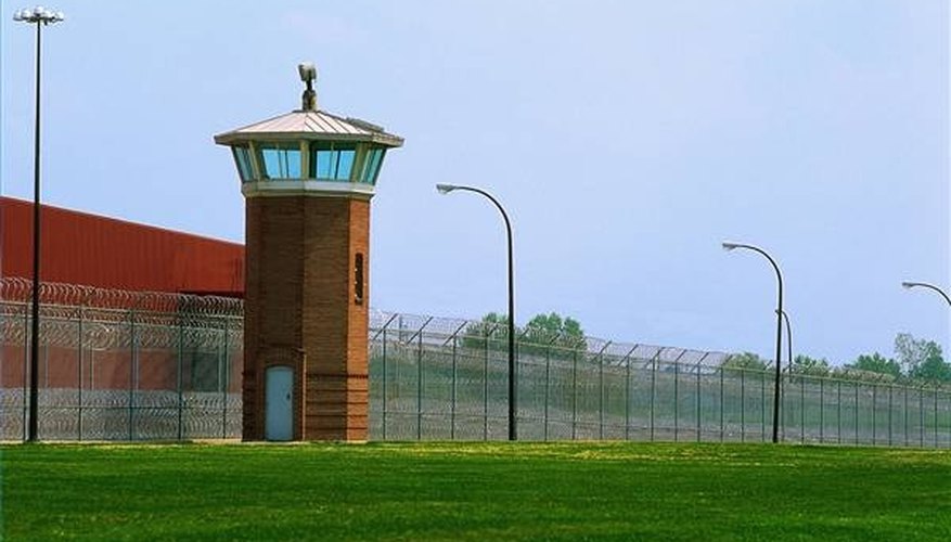 What Is the Difference Between a Parole Officer & a Correction Officer?