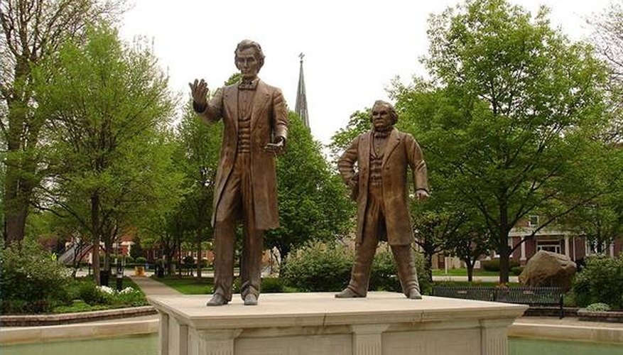 Statue of the Lincoln/Douglas Debates (photo by IvoShandor, CC Attribution ShareAlike 3.0 License)