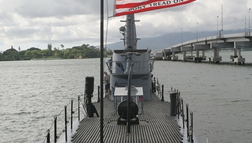 Photo Credit: Image by Flickr.com, courtesy of Cliff Submarines use flashing yellow lights to alert other boats.