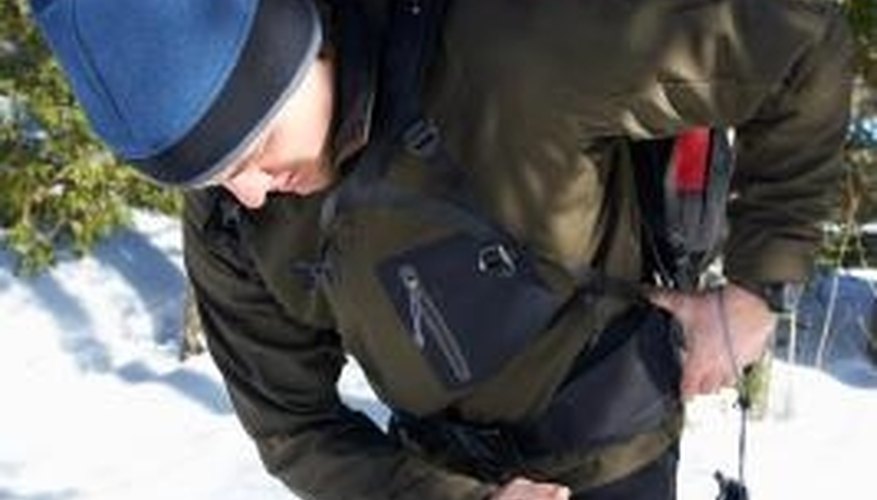 Photo Credit: Jupiterimages/Photos.com/Getty Images Pull the strap tight to secure the bag to your body.