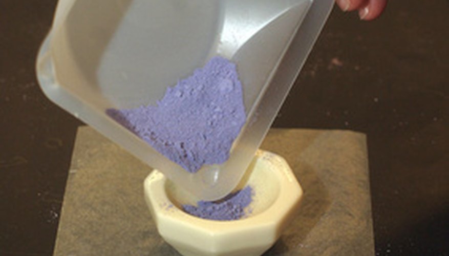 Prepare the dye bath according to the instructions.