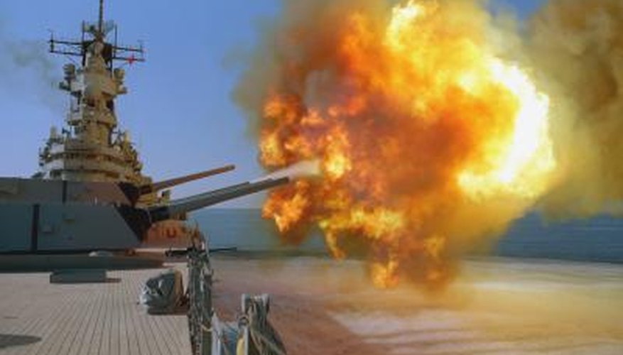 Battleship USS Wisconsin fires Mark 7 cannons during Operation Desert Storm at Iraqi military targets