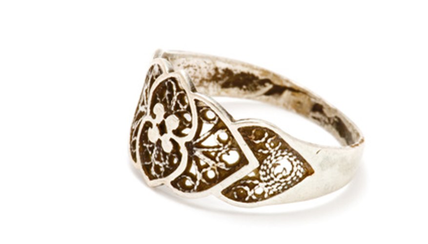 Celebrate an outgoing Master's service with a finely crafted ring.